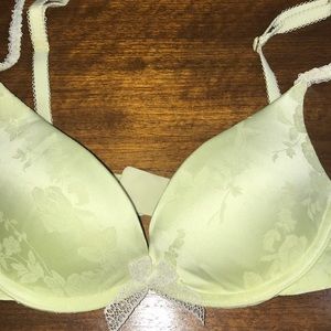 Victoria’s Secret 32a underwire bra